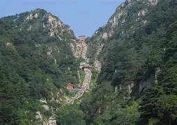 币游体育官网注册-山东泰山内部会议纪要流出——国际比赛日战术微调，NBA季后赛使命明确，更衣室氛围转暖